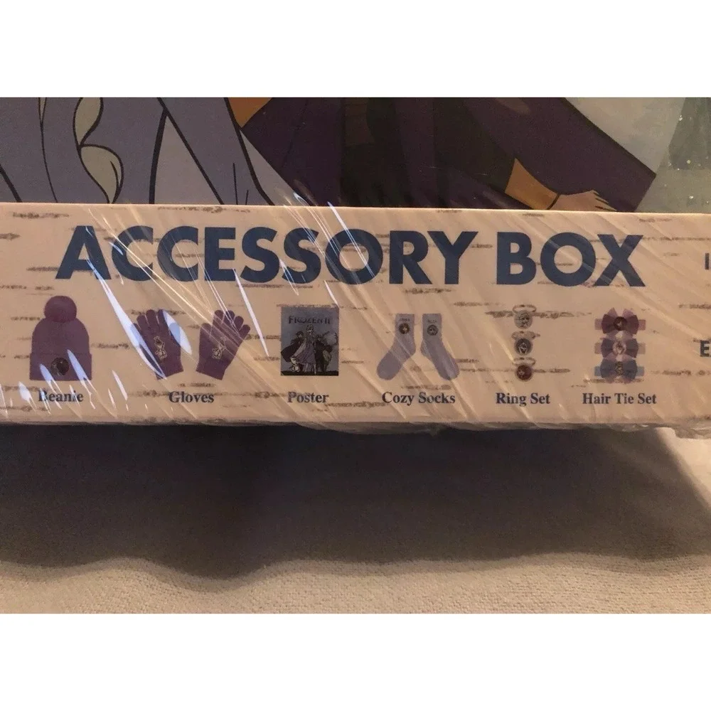 Disney Frozen II - Accessory Box - 6‎ Items - Hat Gloves Poster Socks Ring Bows